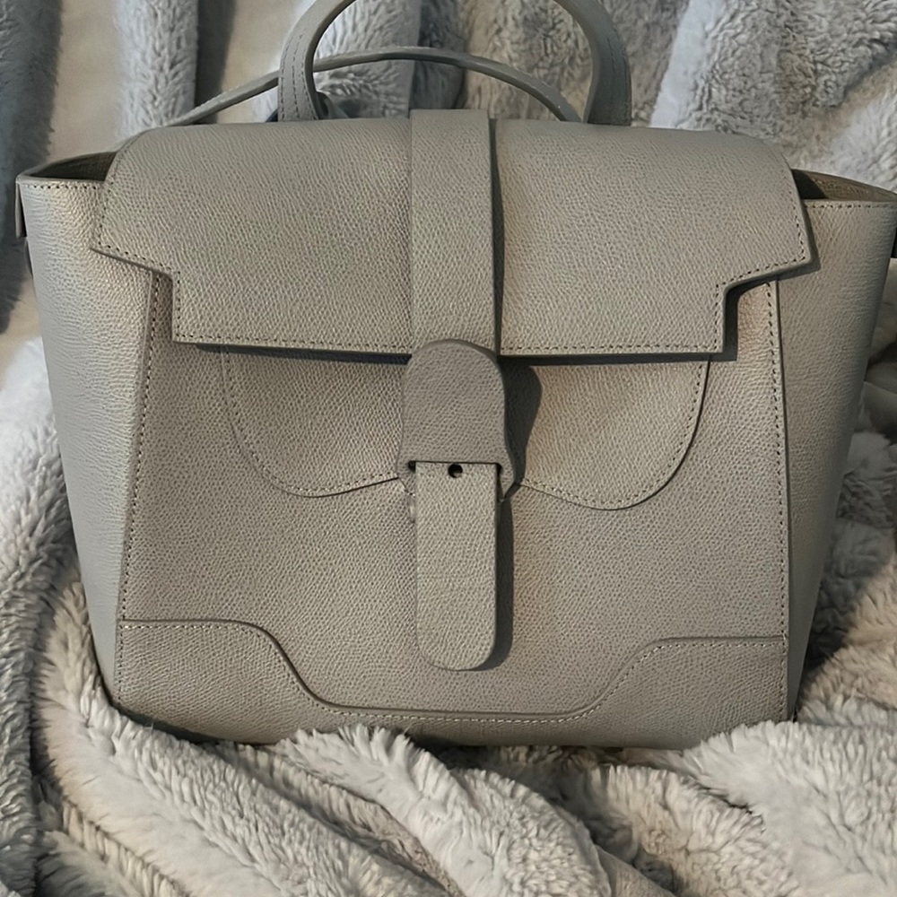 Midi Maestra bag by Senreve in light grey silver